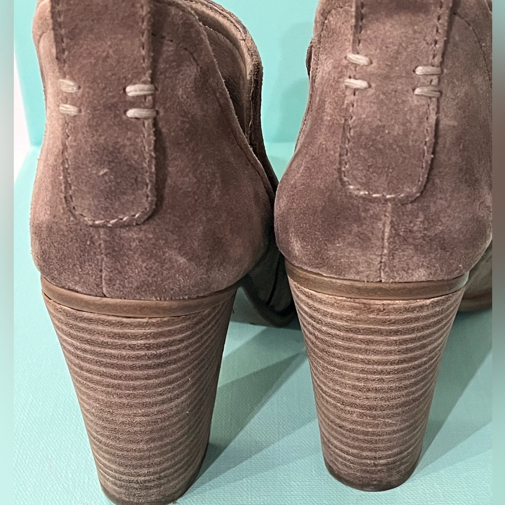 Vince Camuto Women's Francia
Ankle Boots Leather Suede Ankle Boots size 8.5 - Picture 10 of 11